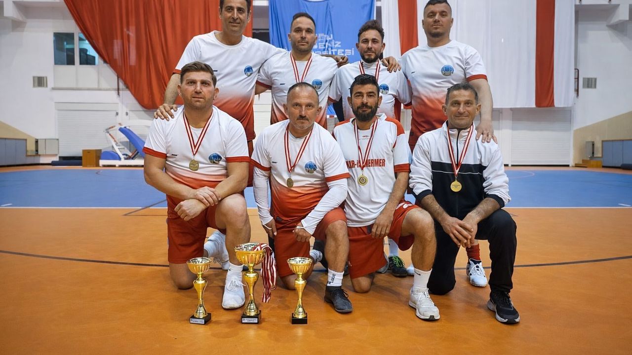 ‘Belediyeler Arası Futsal Turnuvası’nda Yeniboğaziçi Belediyesi birinci oldu