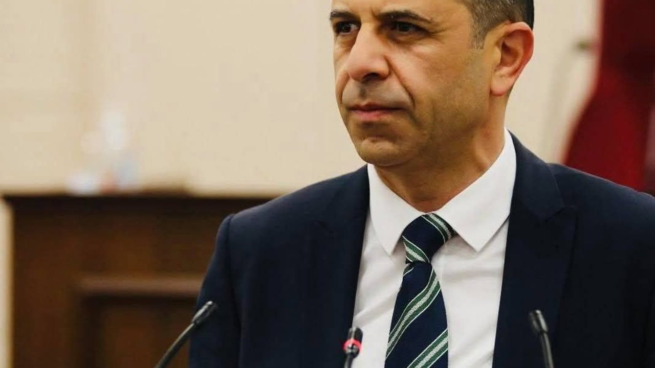 Özersay: “Ekonomik seferberlik ilan etmeliyiz”
