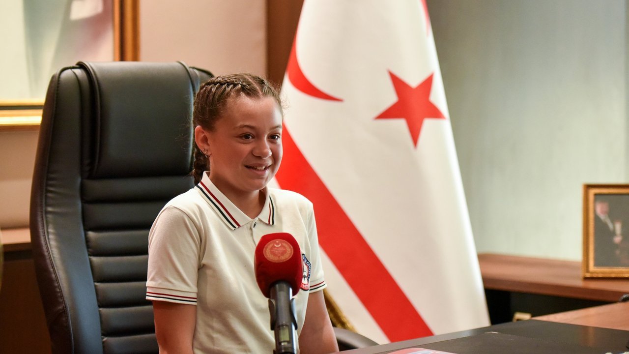 Öztürkler, makamını Şht. Yalçın İlkokulu öğrencisi Rana Dalay'a devretti