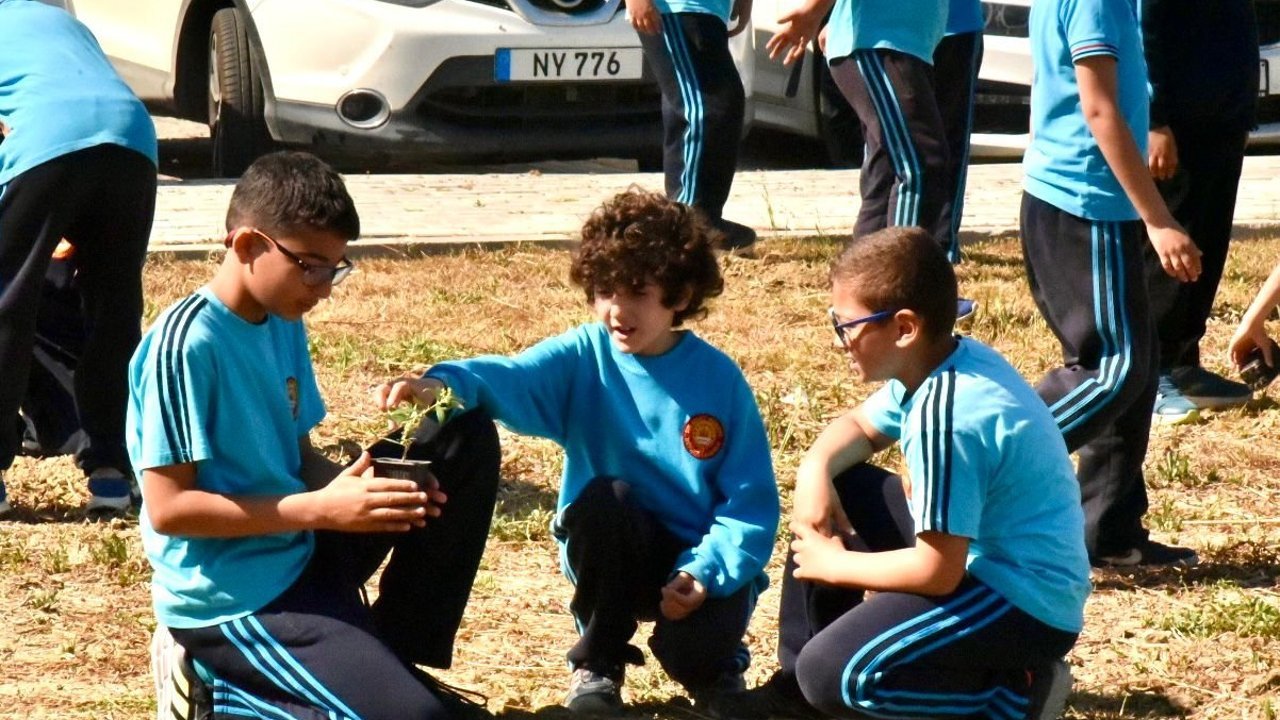 Lefkoşa Dr. Suat Günsel İlkokulu’nda ağaç dikim etkinliği düzenlendi