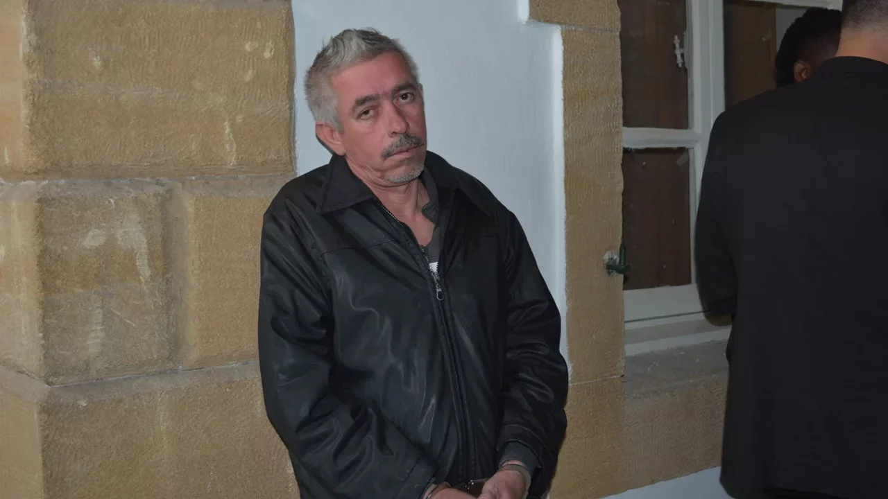 “Kızının kafasını keserim”