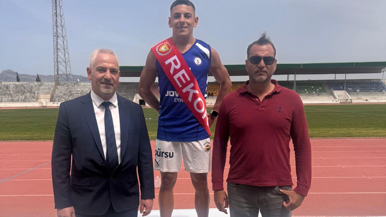 Arda Yurttaş’tan yeni lise rekoru