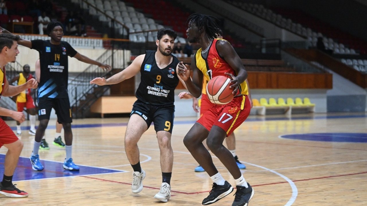 Soyer Altınbaş Kıbrıs farklı kazandı