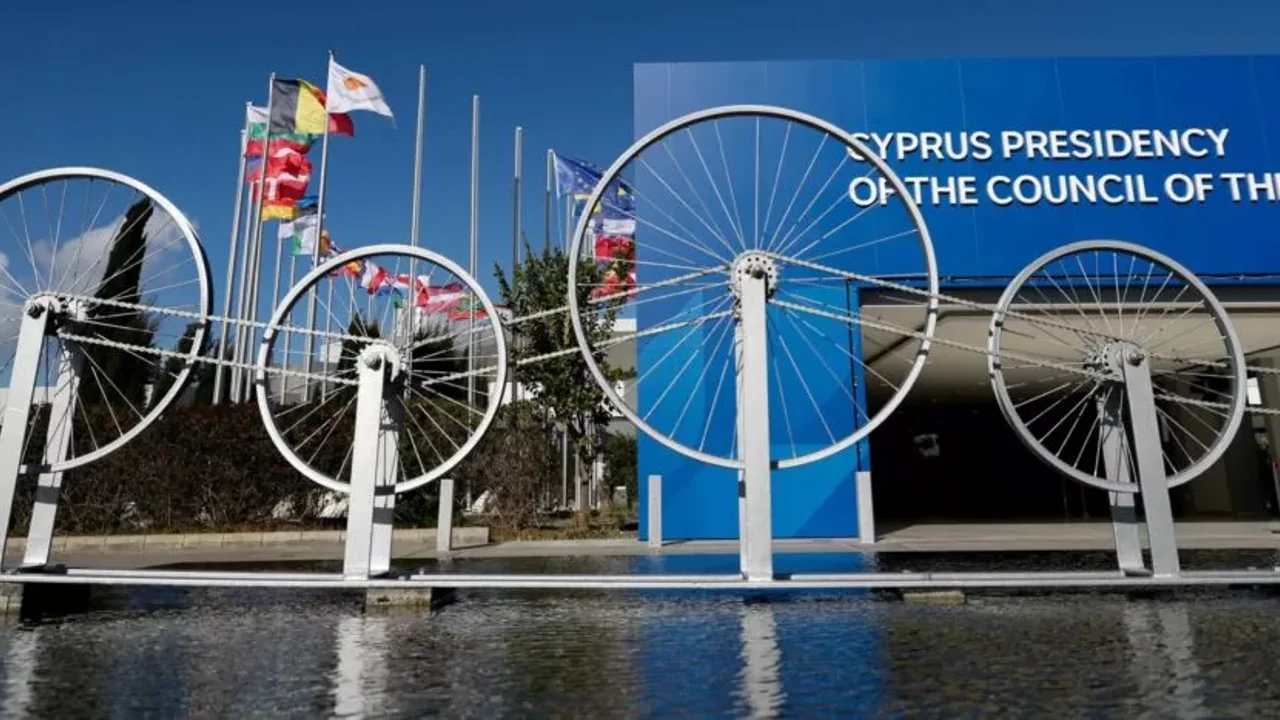 Güney Kıbrıs’ta dün başlayan AB Zirve Toplantısı sürüyor