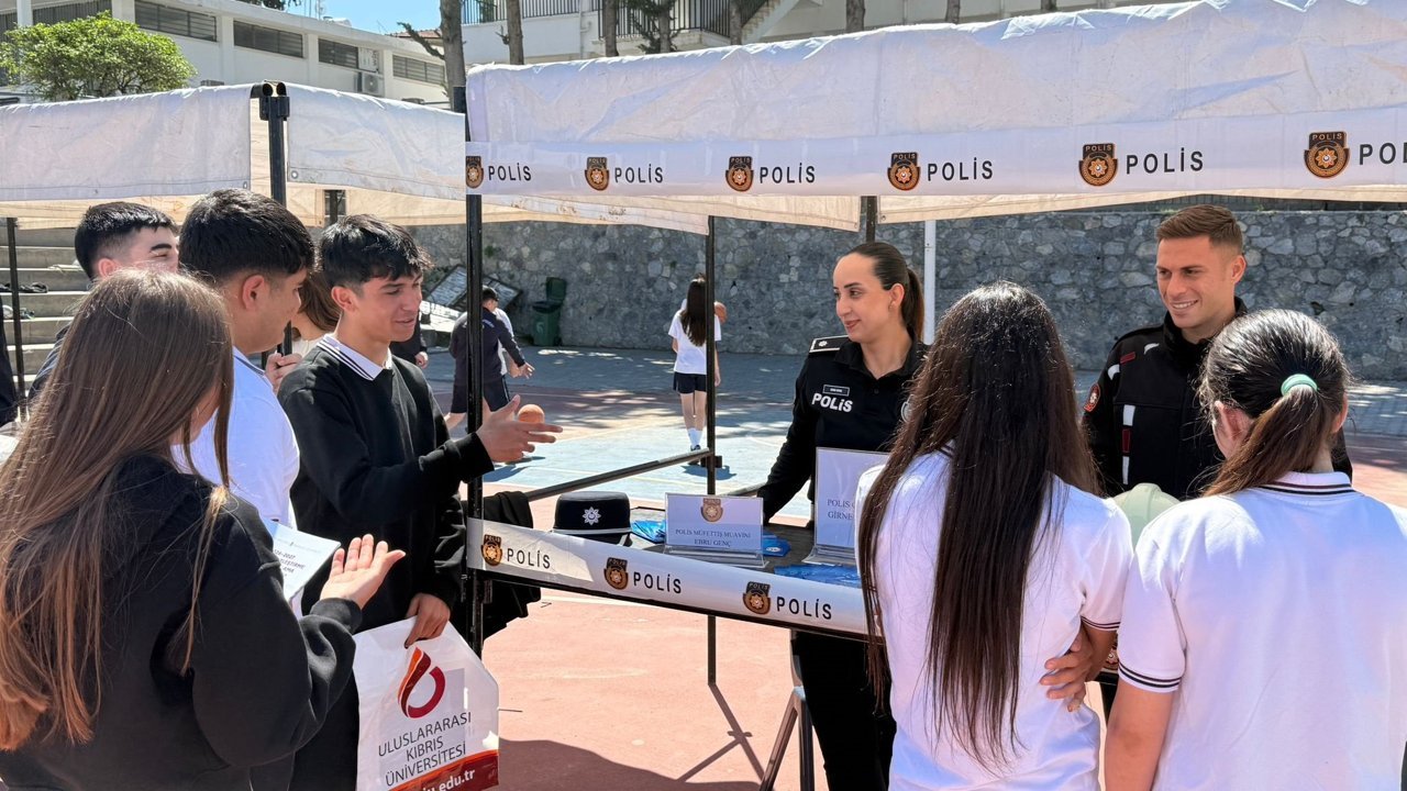 Lapta'daki kariyer gününde polis ve itfaiye meslekleri tanıtıldı
