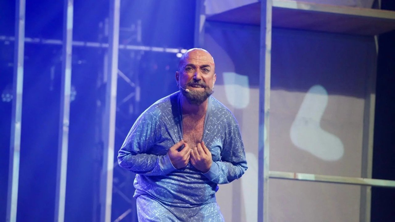 Sanatçı Abdullah Öztoprak’ın tiyatro oyunu ‘Parçalayanım… Parçalarım’ LAÜ'de sahneleniyor