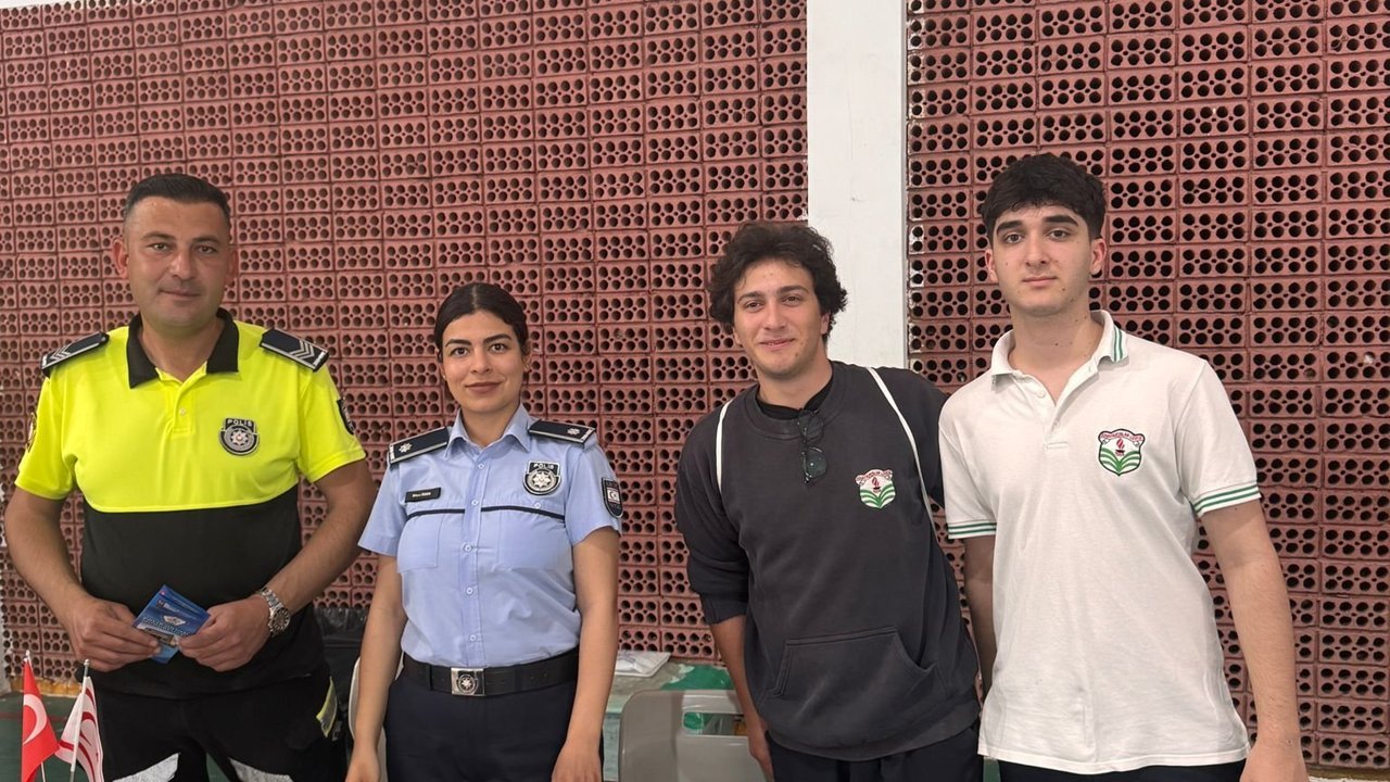 Girne Anafartalar Lisesi’ndeki kariyer gününde polis mesleği tanıtıldı