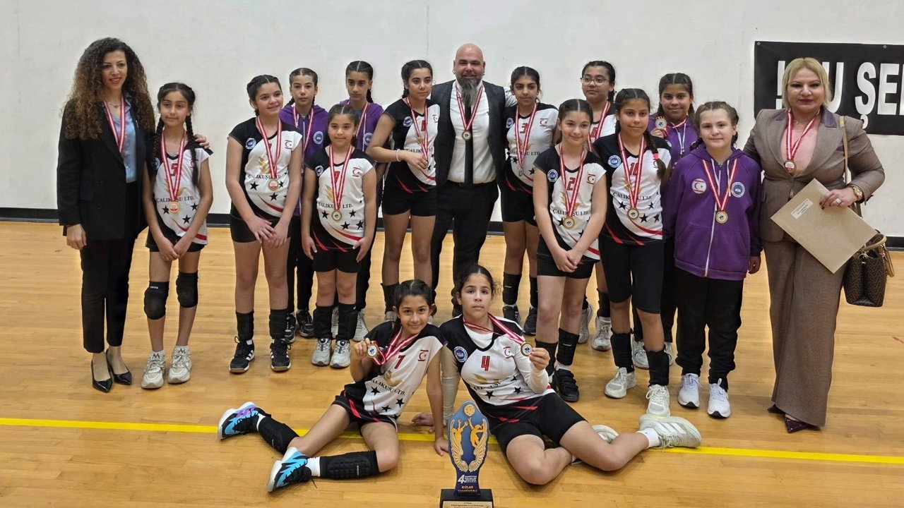 Kızlarda Şht. Hüseyin Akil, Erkeklerde Polatpaşa İlkokulu şampiyon