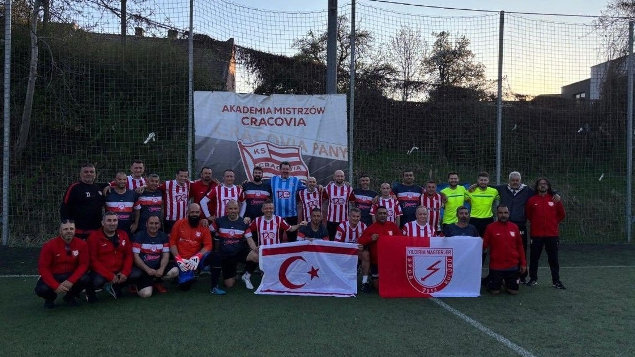 Yıldırım Masterleri Polonya'da galip