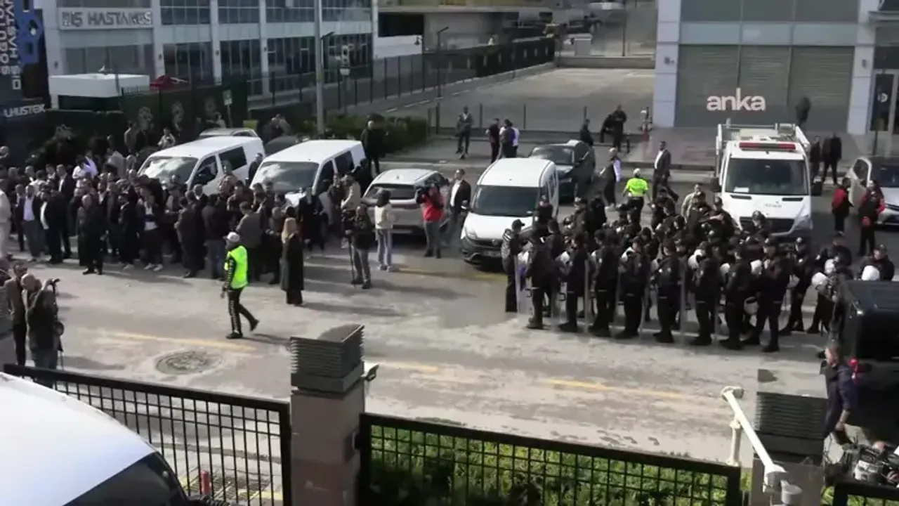 CHP Genel Merkezi'nde tahliye gerginliği