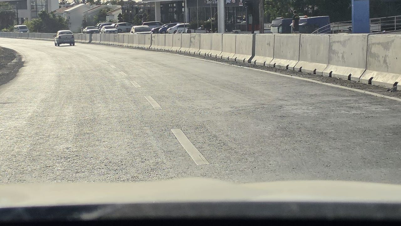 “Girne’den başlayan estetik düzenlemeyi aniden kesip betonlaştırmanın alemi ne?”