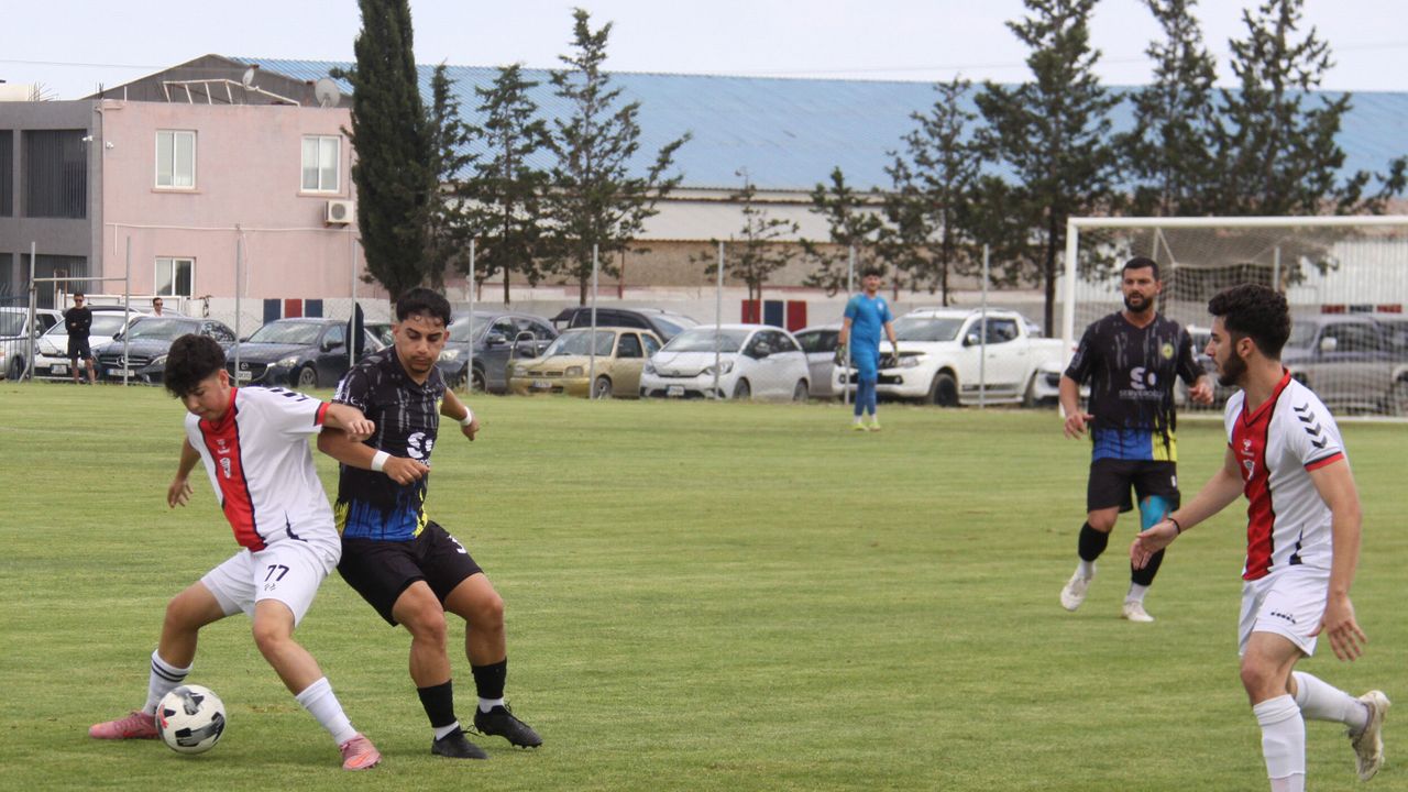 Geçitkale güle oynaya ligde kaldı