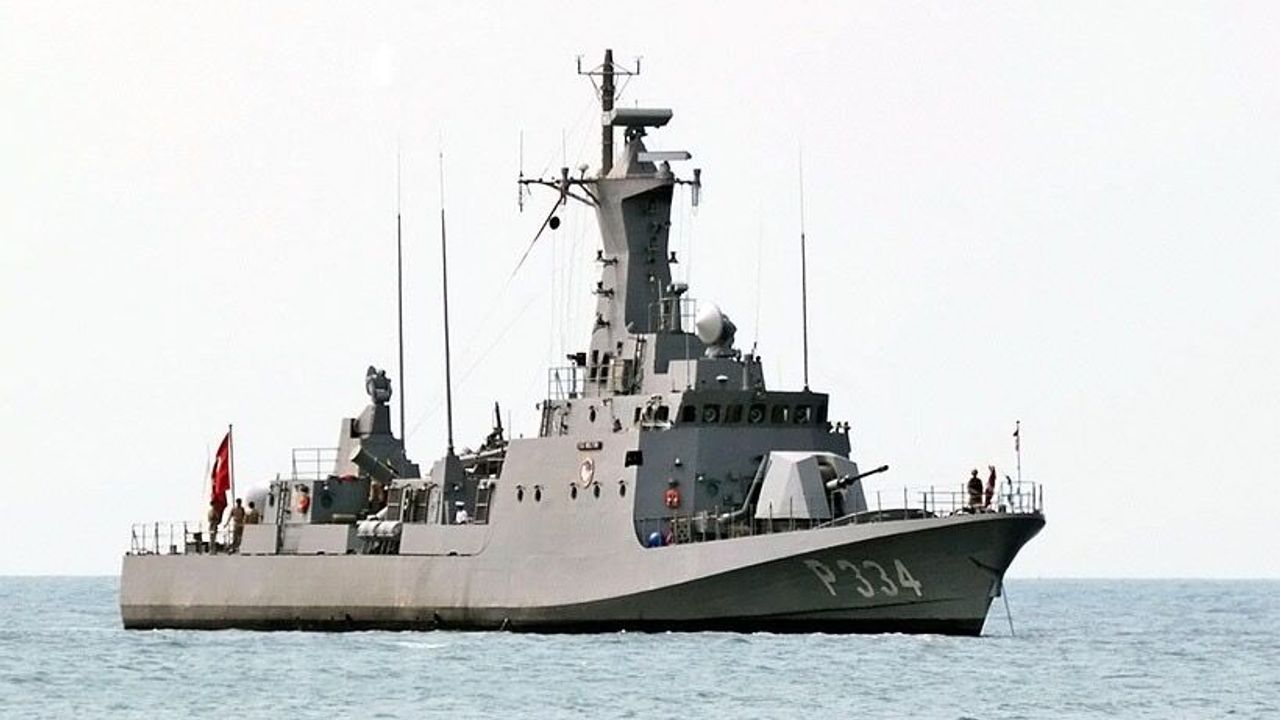 Denizaltı ve savaş gemisi geliyor