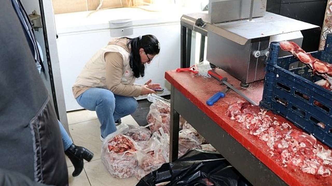 Beş kasap uyarı aldı