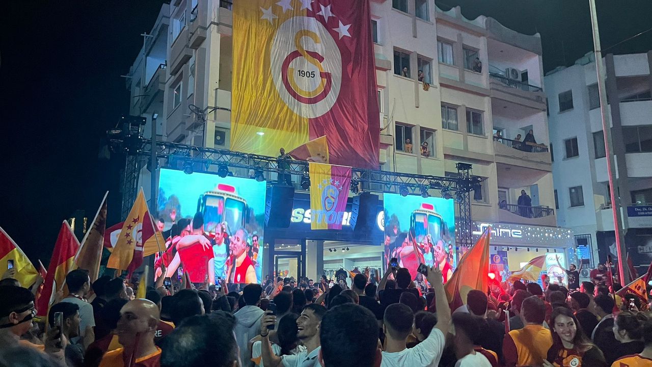 Galatasaray'ın şampiyonluğu Dereboyu'nda kutlandı