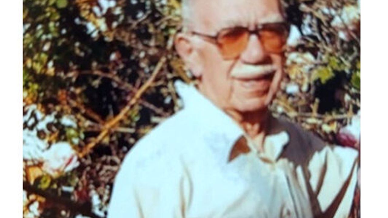 Lefke bir çınarını daha kaybetti