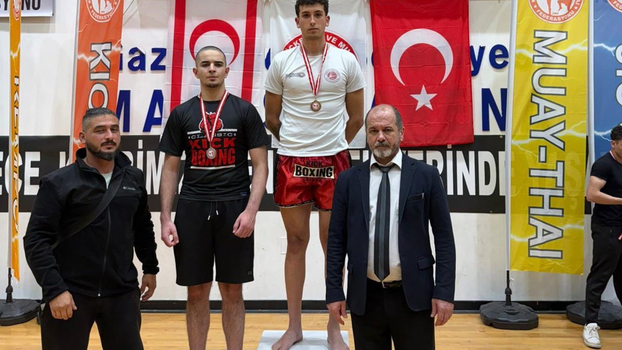 Şahin, 84 kiloda Kickboks şampiyonu