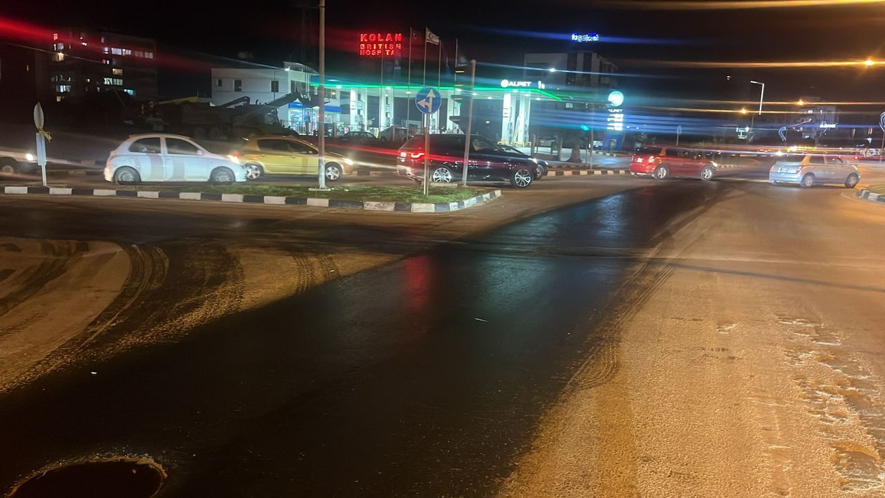 Yola atık madde döken araç sürücüsü rapor edildi