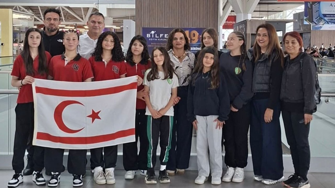 Yıldız Kız Güreş Takımı yarı finalde