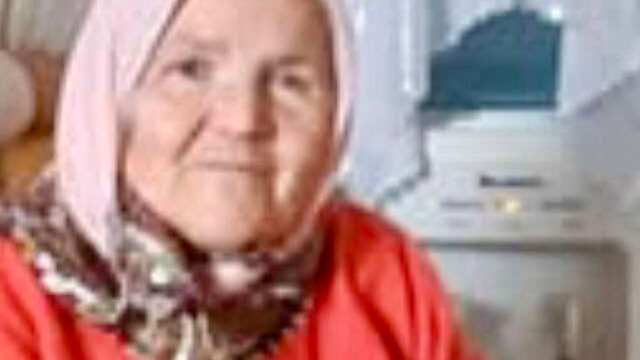 Akçay, Aysel ablasına ağlıyor