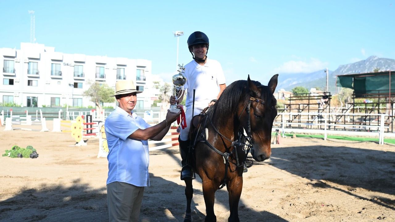 Tunaç Atlı Spor Kulübü’nde şampiyonlar geçidi
