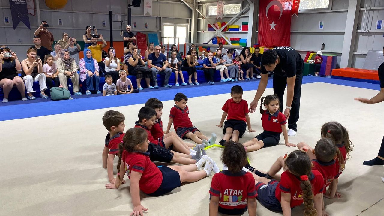 Atak KIDS çocuklarından cimnastik şov