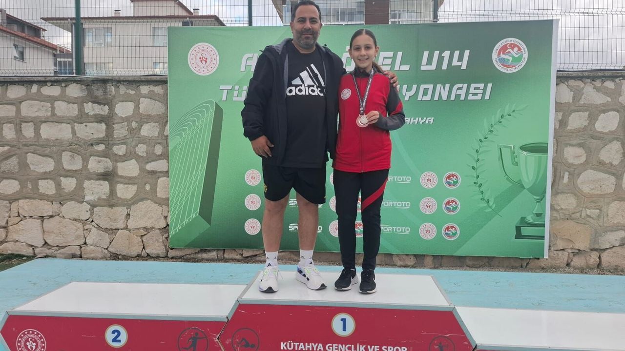 Elif Akgün'den Türkiye İkinciliği