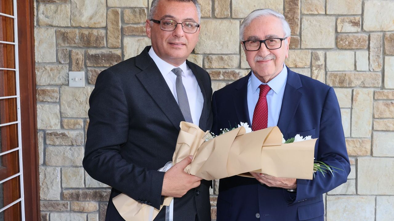 Cumhurbaşkanı Erhürman, eski cumhurbaşkanlarını ziyaret etti