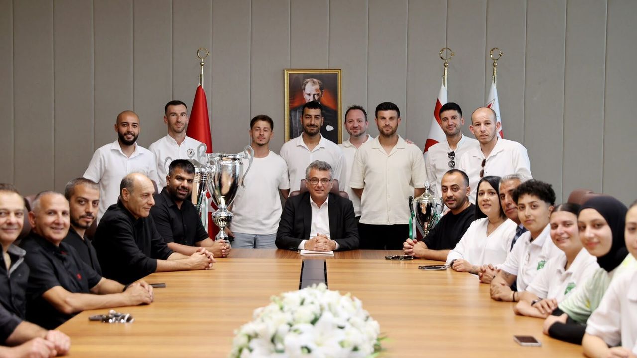 Erhürman, Gençlik Gücü Türk Spor Kulübü'nü kabul etti