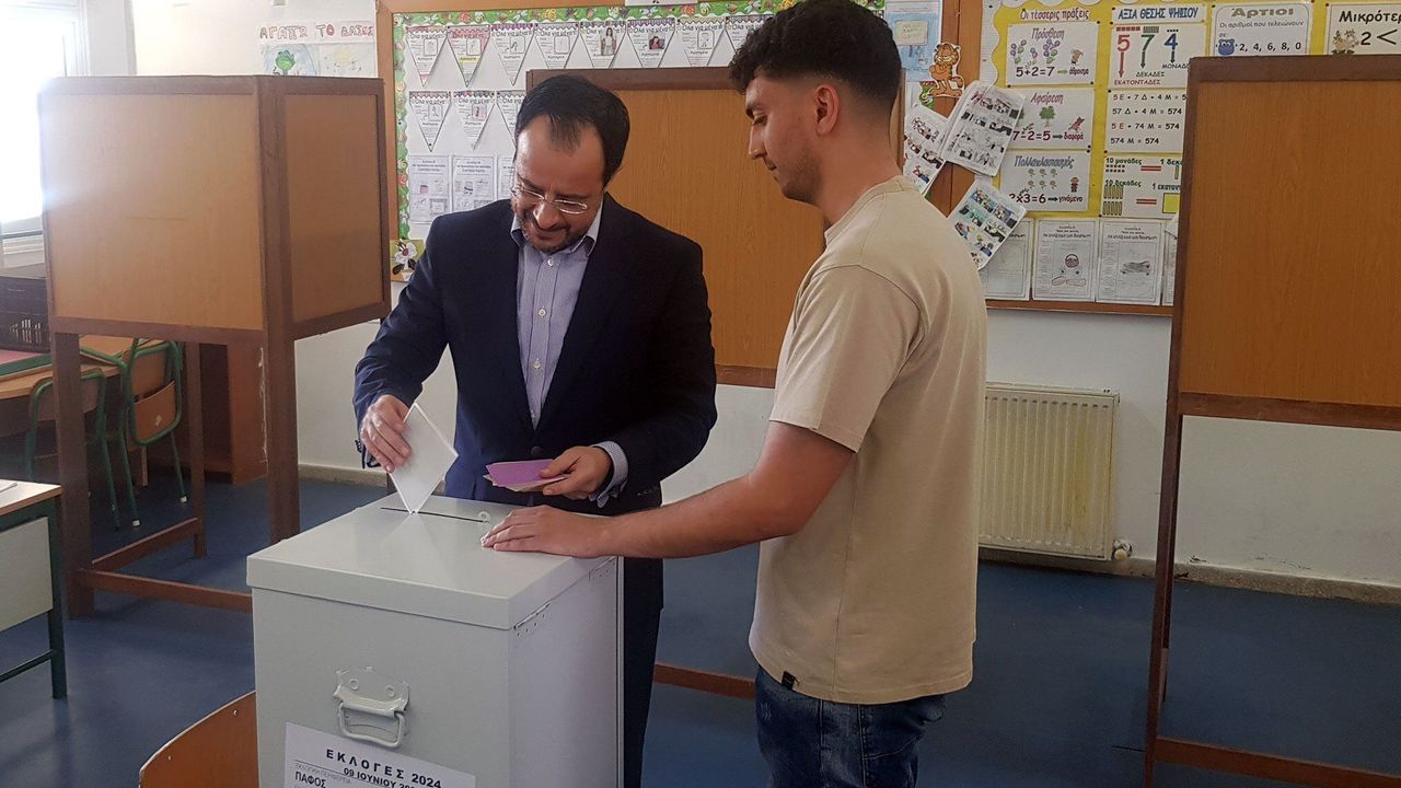 Rum halkı Hristodulidis’in seçimlere müdahale ettiği kanısında
