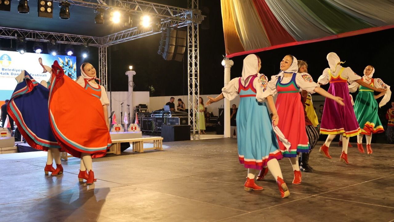İskele Belediyesi Uluslararası Halk Dansları Festivali'de tanıtım gösterileri sunuldu