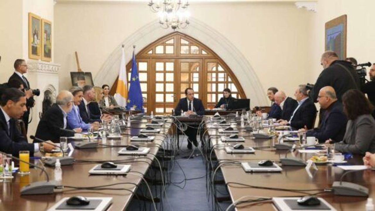 Rum Ulusal Konseyi "yeni unsurlar" gündemi ile toplanıyor