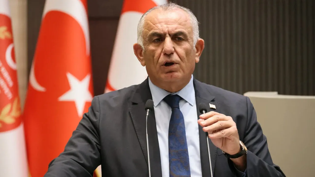 “Yalanla toplumu kandırmaya çalışıyorlar”