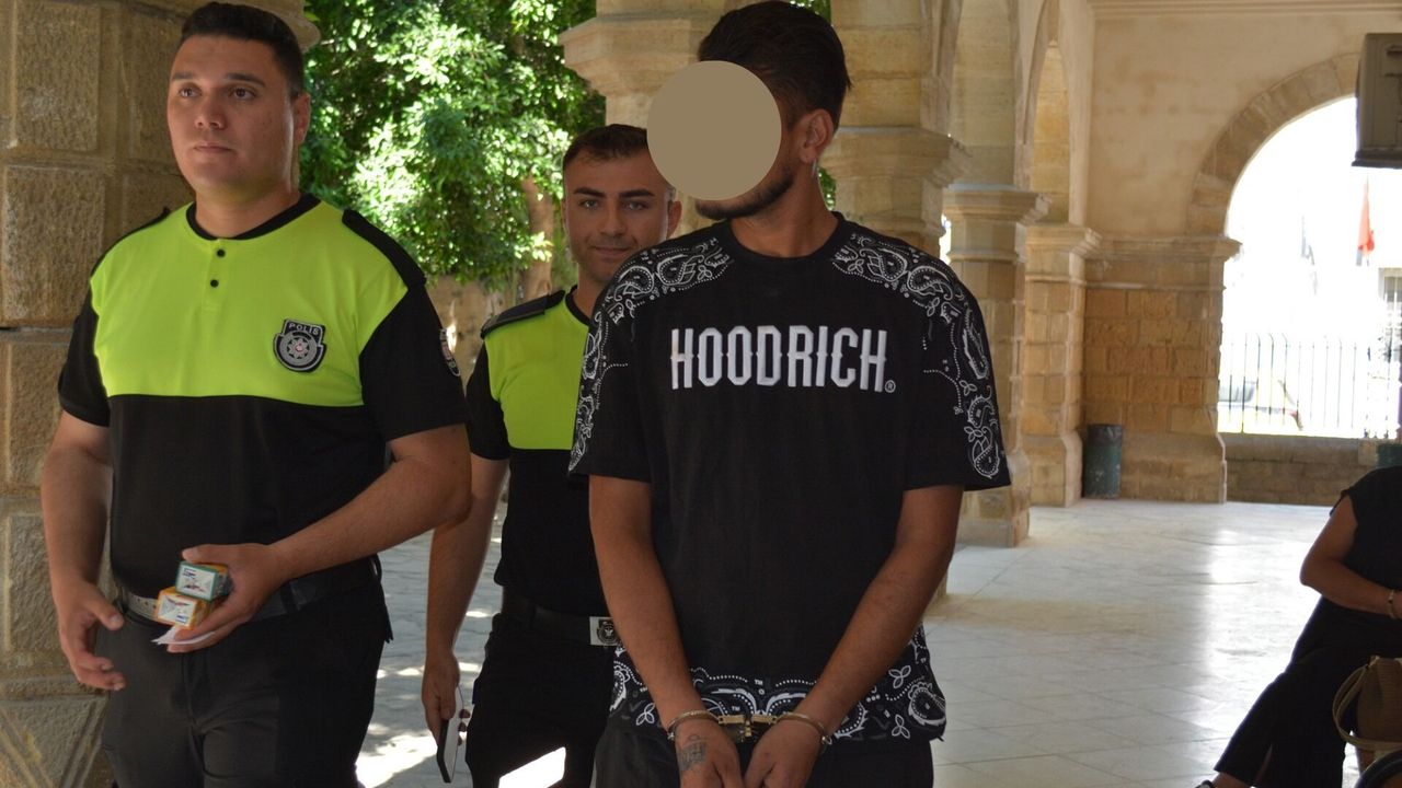 8 bin 500 Euro'ya sahte pasaport