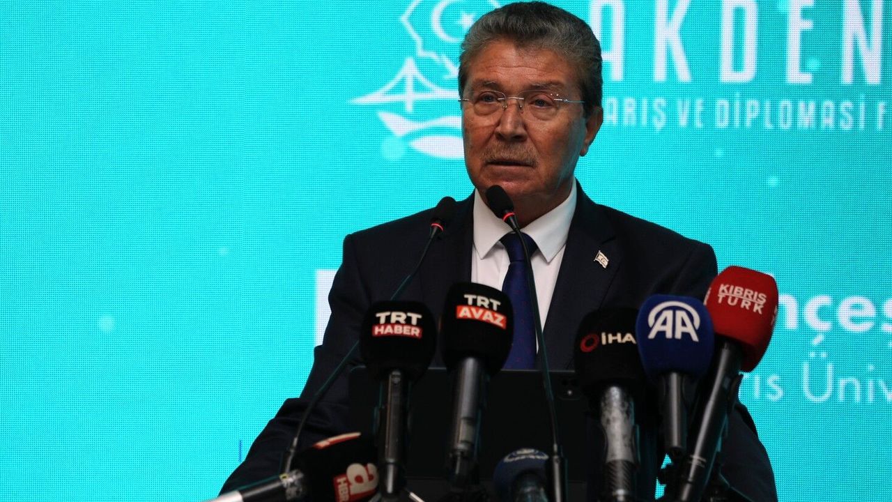 Üstel Akdeniz Barış ve Diplomasi Forumu’nda konuştu
