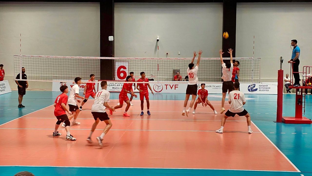 U15 Erkek Takımımız ilk maçında TVF Lisesine 3-0 mağlup oldu