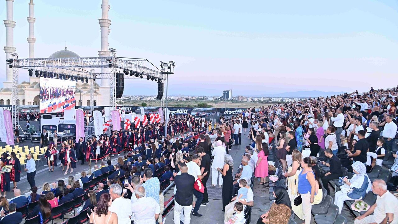 Dört Gece, Binlerce Hayal: Yakın Doğu Üniversitesi Mezuniyet Şöleni Başlıyor