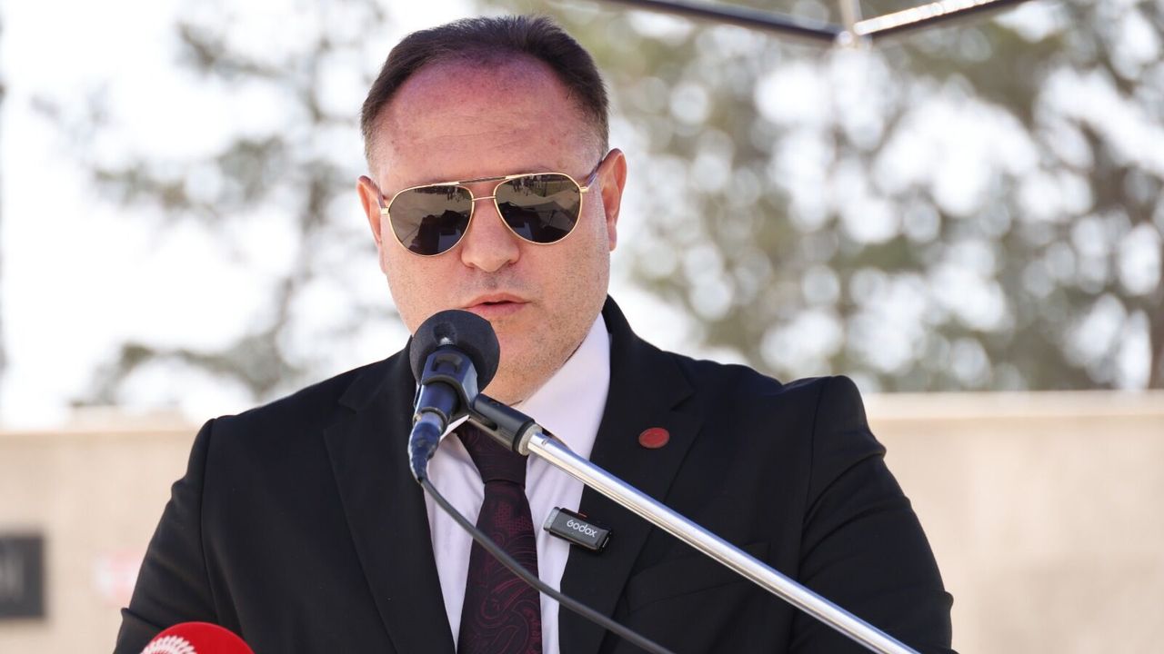 Öztürkler: "Türkiye Cumhuriyeti'nin garantörlüğü, Türk askerinin varlığı tartışma konusu olamaz"