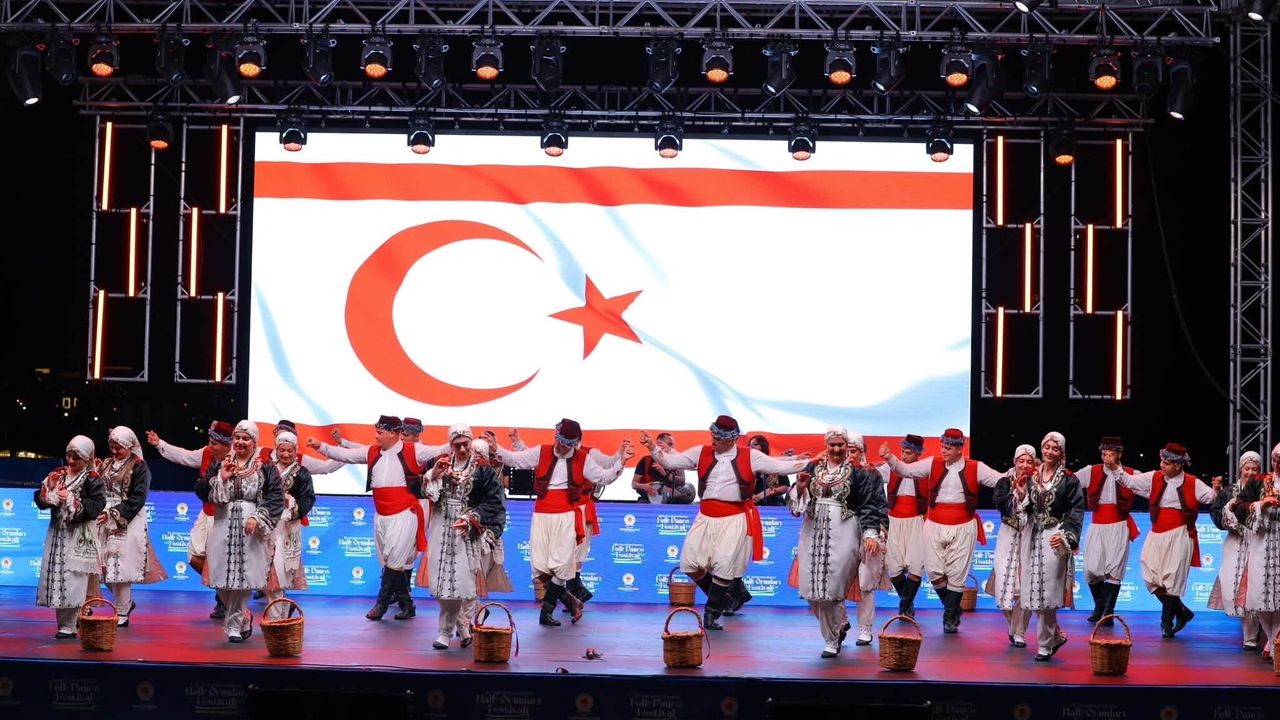 İskele Belediyesi Halk Dansları Topluluğu, Samsun'da sahne aldı