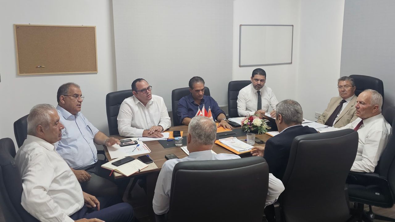 Üstel, milletvekilleri ve ilçe başkanlarıyla seçim sürecine ilişkin hazırlıkları değerlendirdi