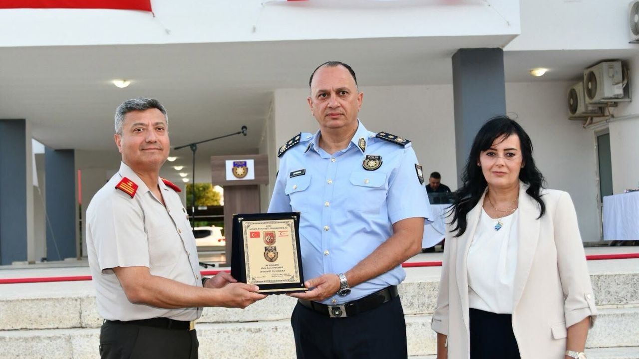 30 yıllık hizmete anlamlı ödül
