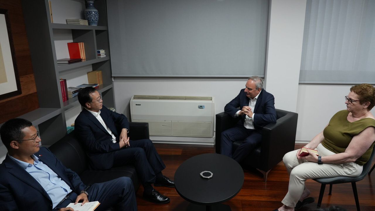 Stefanu, yeni Çin Büyükelçisi ile görüştü