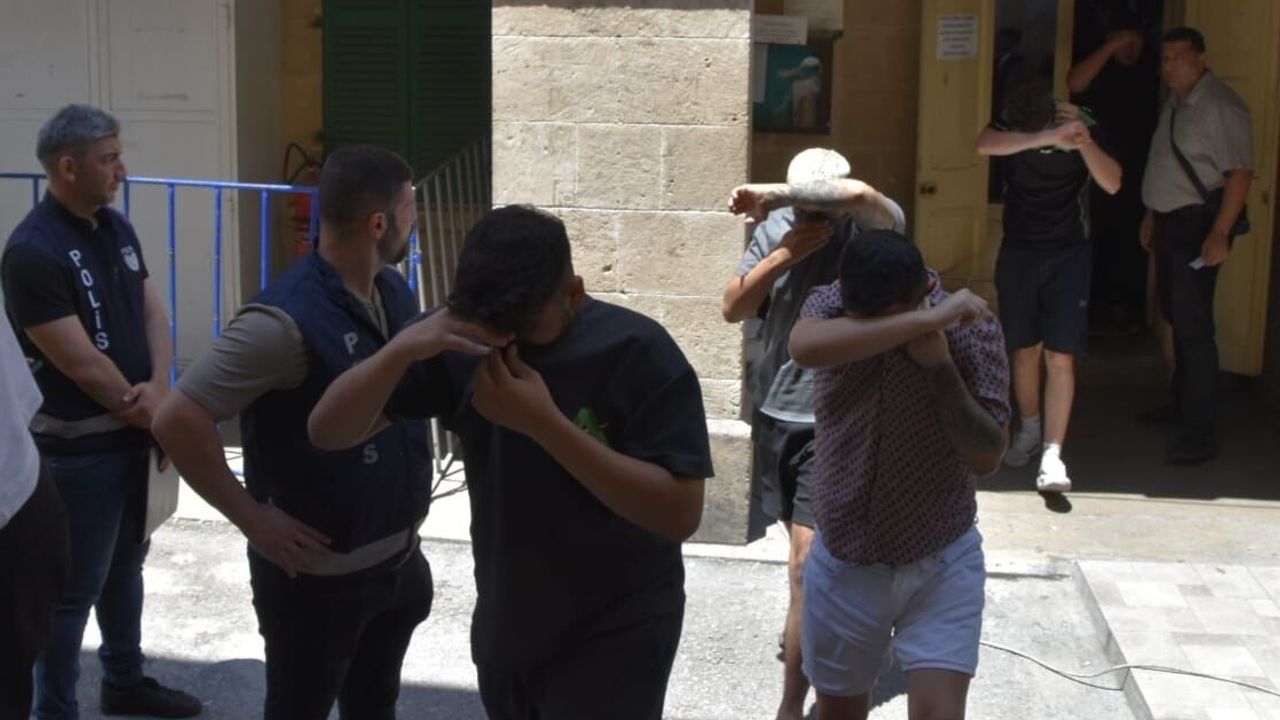 Girne’de bilişim sistemleri aracılığıyla dolandırıcılıktan 19 kişi tutuklandı