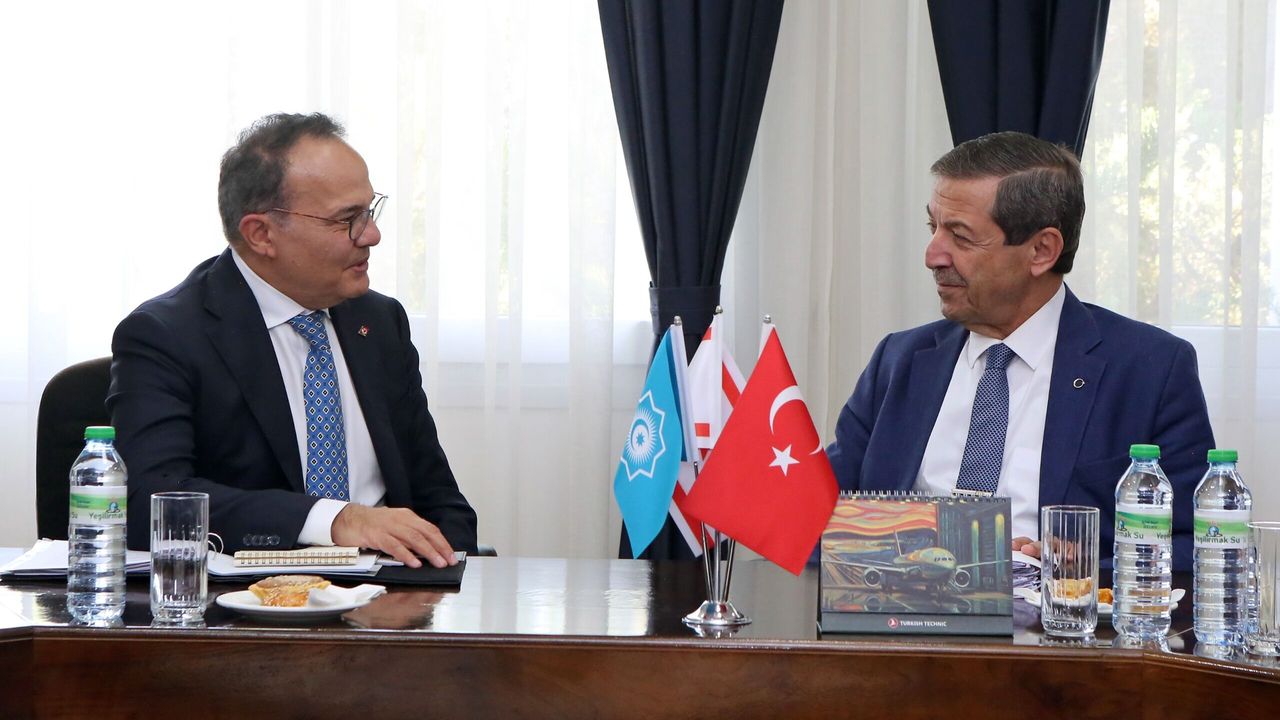 Ertuğruloğlu, Türkiye Dışişleri Bakan Yardımcısı Büyükelçi Bozay’ı kabul etti