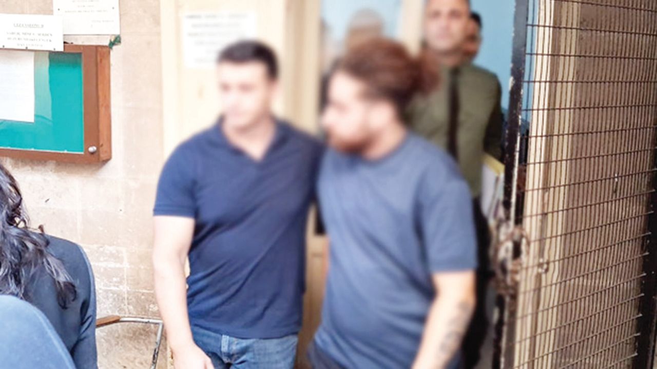Lastik hırsızı kameralara yakalandı