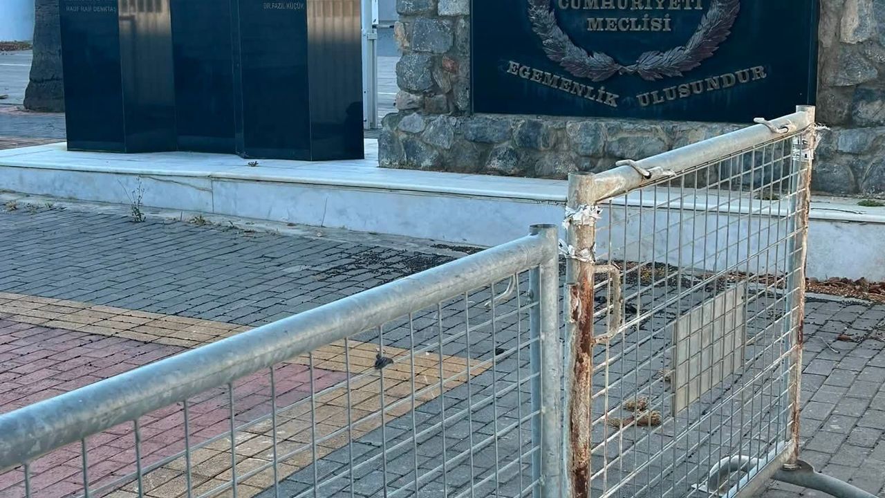 Eski Meclis binası kaderine terk edildi