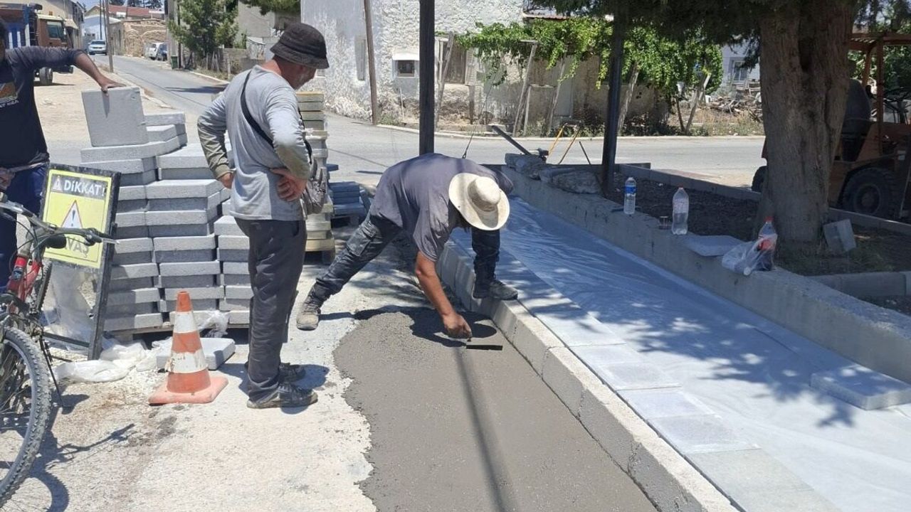 Mesarya Belediyesi, Vadili’de yağmur suyu drenajı ve kaldırım çalışmalarına başladı