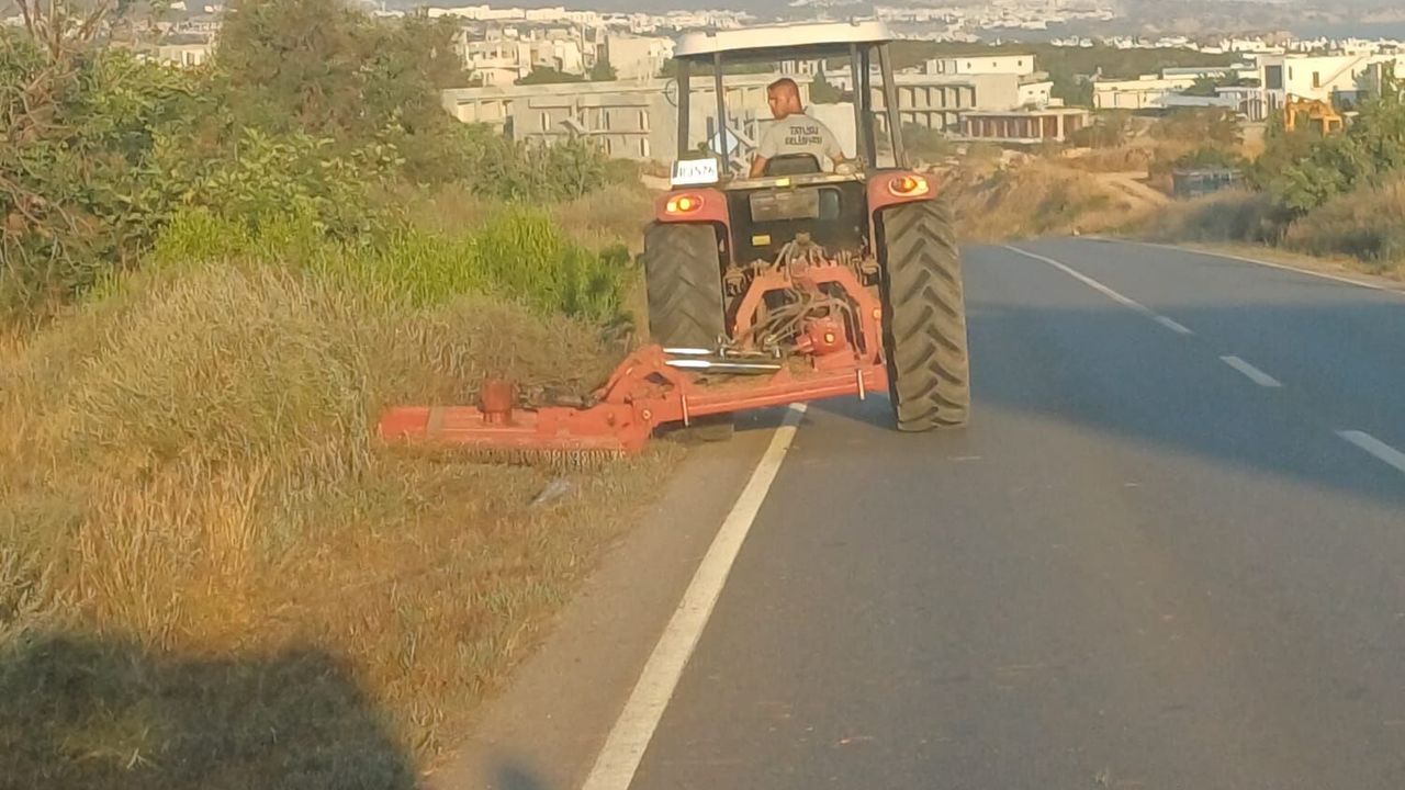Tatlısu Belediyesi anayollardaki temizlik çalışmalarını sürdürüyor