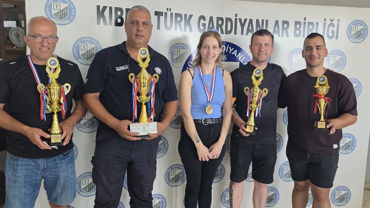 Zarlar Yusuf Yönlüer ve Münür Zeden anısına atıldı