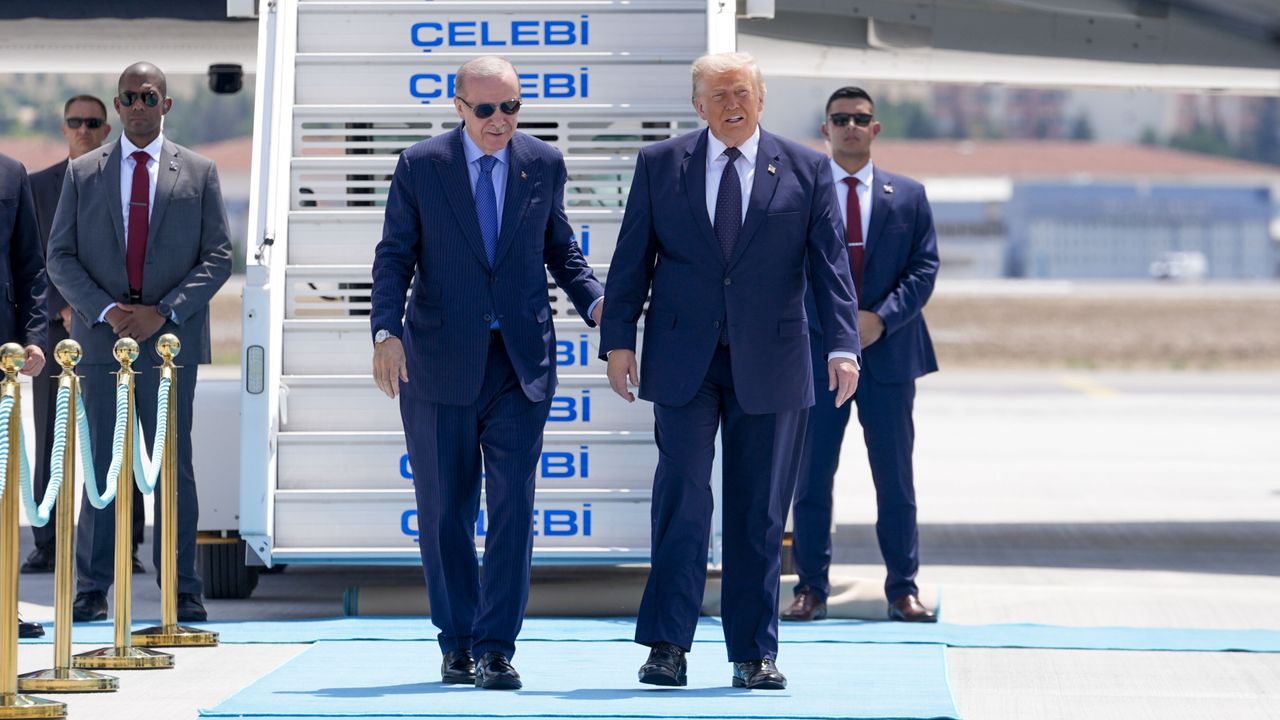 Ankara'ye giden Trump'ı, Erdoğan karşıladı